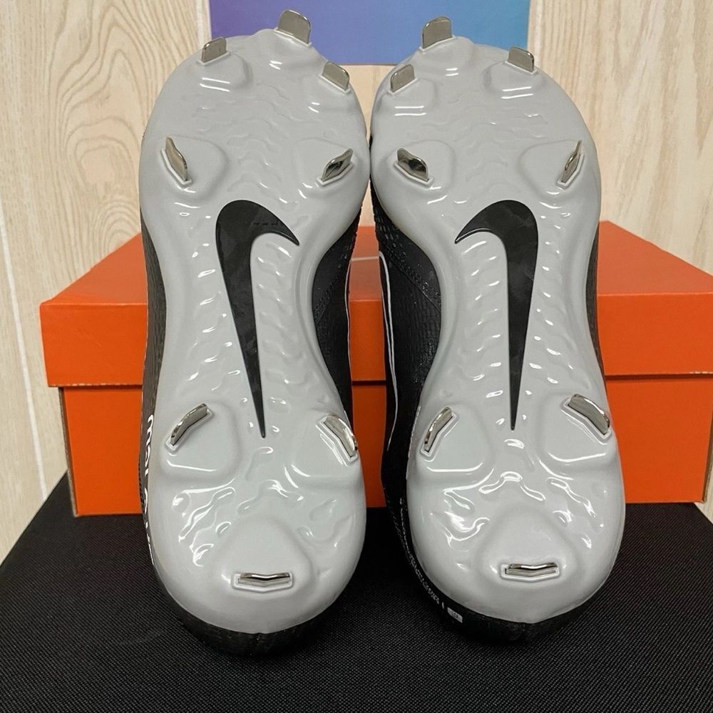 Nike Hyperdiamond 4 Pro Black and White Cleats - Picture 4 of 7